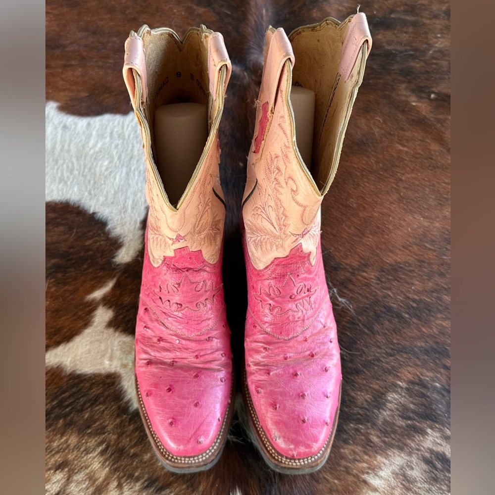 Women’s pink ostrich lucchese size 9B